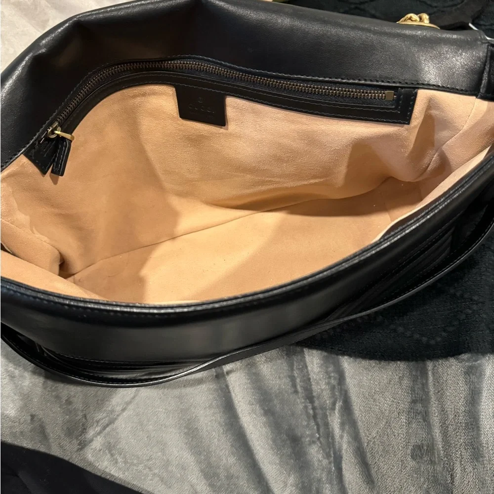 Gucci Marmont Leather Shoulder Bag in Large Size - Picture 8 of 14